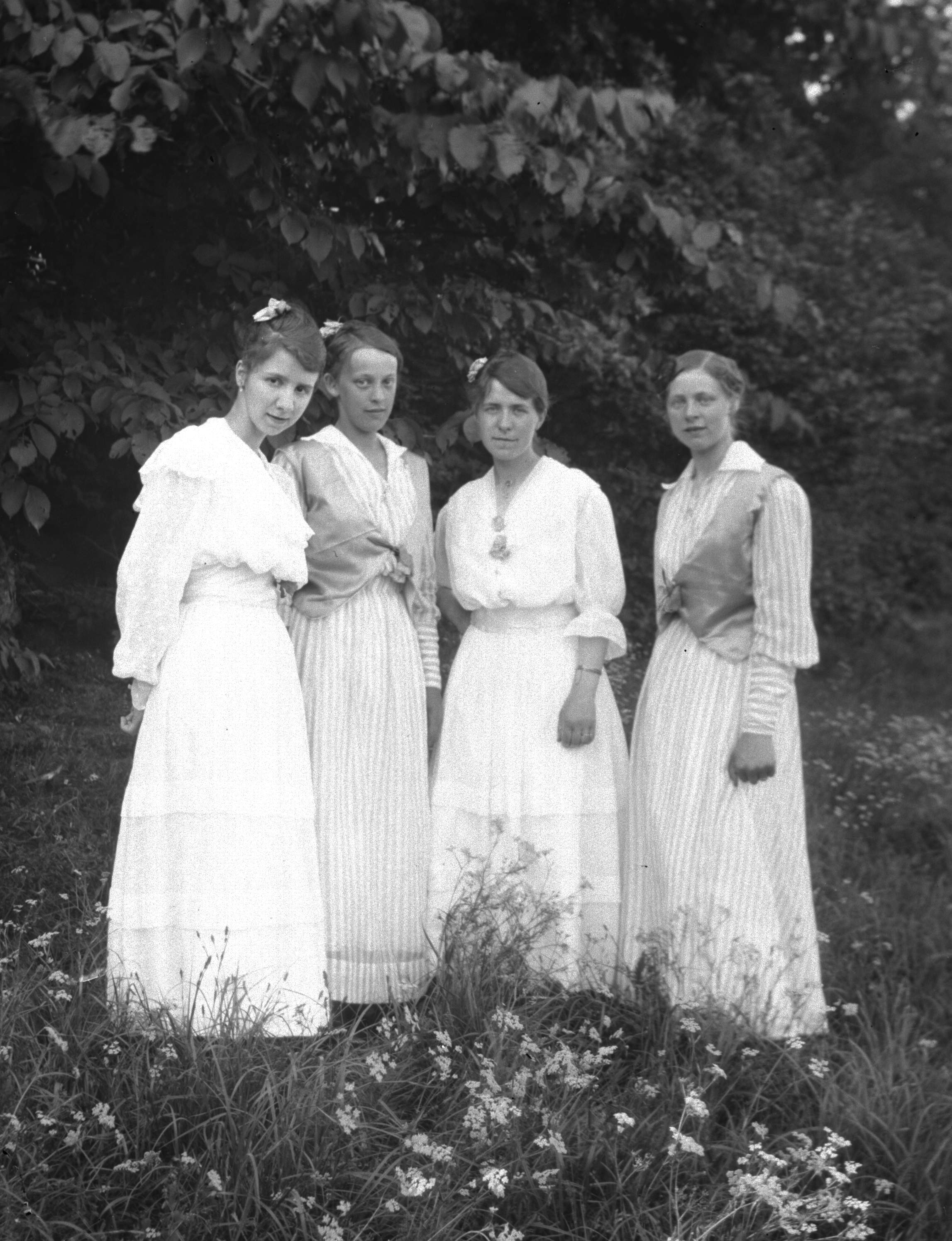 Bröllop till Annie Augustsdotter och Jacob Johansson, Lilla Askerön 1917.